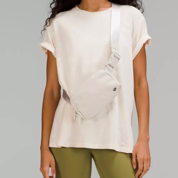 Lululemon Everywhere Belt Bag NWT - Picture 6 of 10